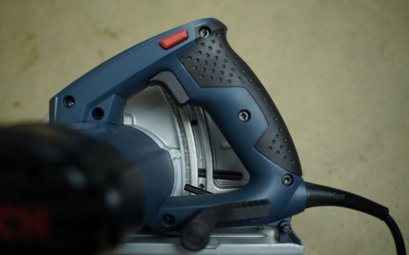 may-cua-dia-cam-tay-bosch-gks-190-3