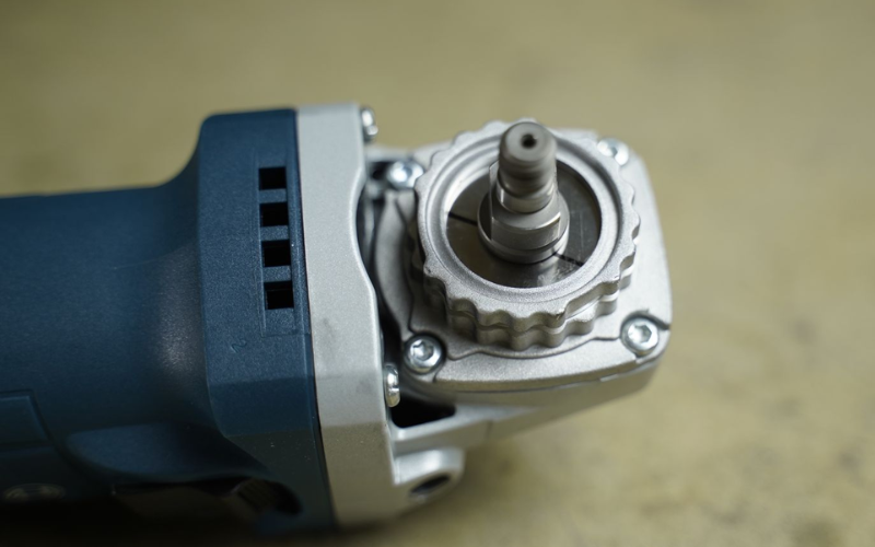 may-mai-cam-tay-bosch-gws-900-100s-3