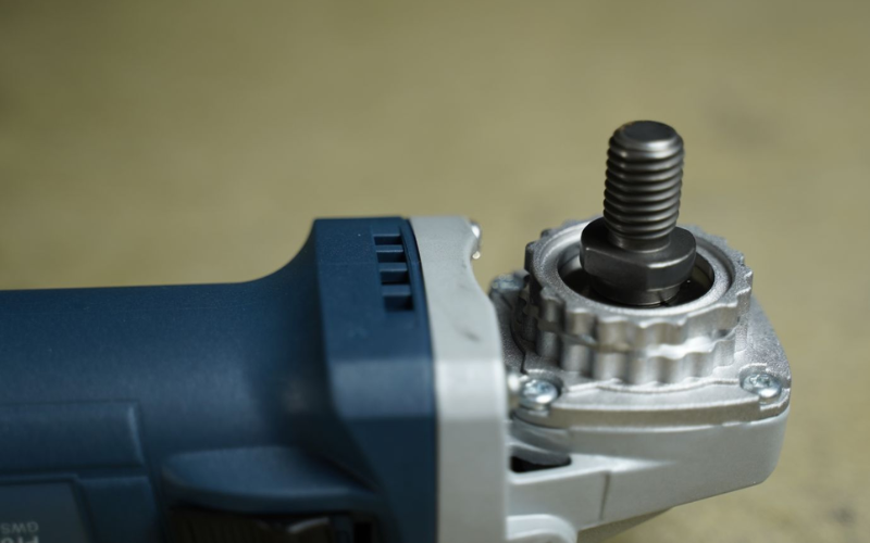 may-mai-cam-tay-bosch-gws-900-125s-3