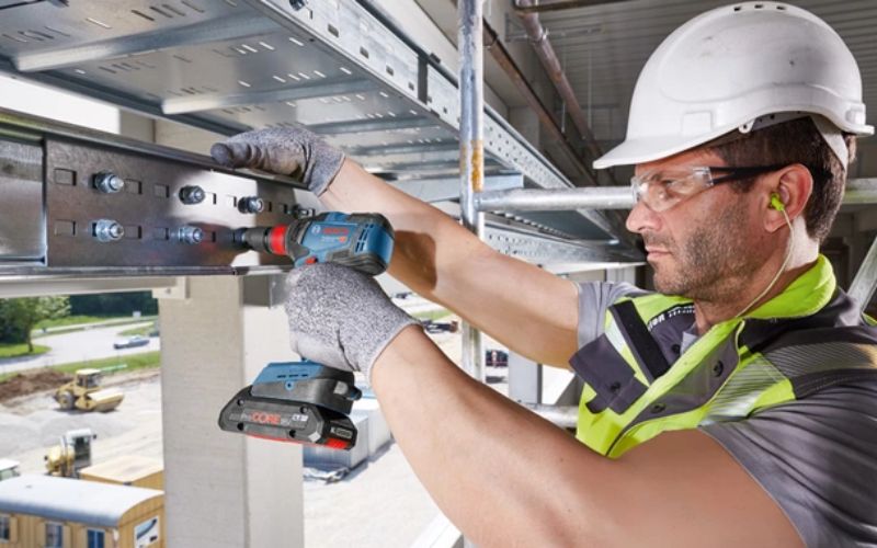 Máy siết bu lông dùng pin Bosch GDX 18V-200